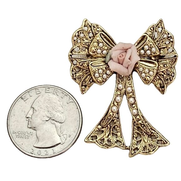 1928 Brand Gold Tone Faux Pearl Filigree Porcelain Rose Bow Brooch Pin L345 - Picture 6 of 9